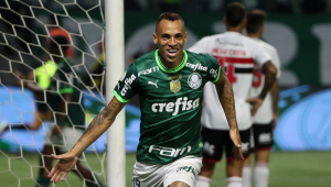 O jogador Breno Lopes, da SE Palmeiras, comemora seu gol contra a equipe do São Paulo