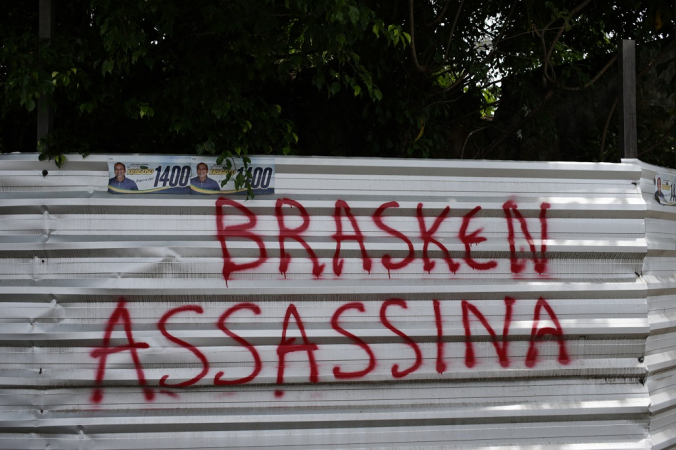 Pichações contra a Braskem no bairro do Bebedouro, um dos locais afetados pelas ações de exploração da empresa, em Maceió