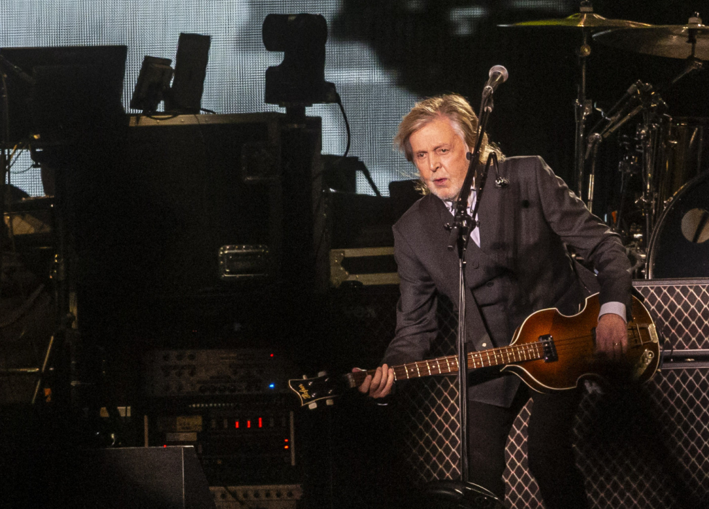 Aos 81 anos, Paul Mccartney encerra turnê no Brasil com um até a