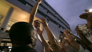 Marcelo Teixeira comemora sua vitória nas eleições presidenciais do Santos
