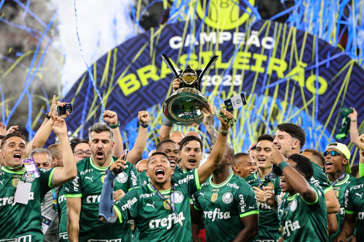 Jogadores do Palmeiras festejam a conquista do 12º título do Brasileirão