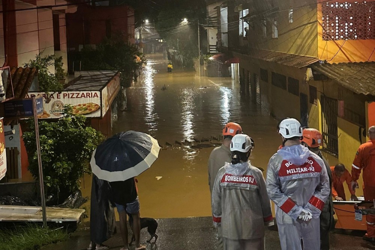 Temporal no Rio de Janeiro deixa dois mortos e mais de 300 desabrigados em Angra dos Reis