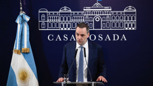 argentina deminitndo funcionários públicos