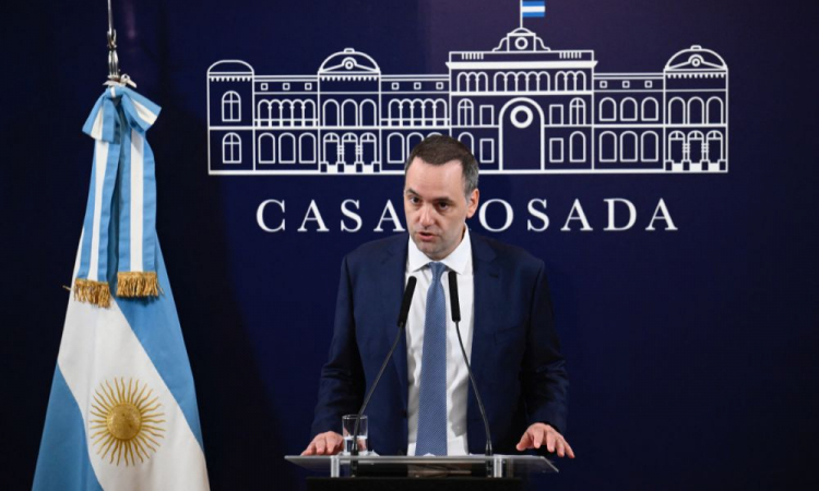 argentina deminitndo funcionários públicos
