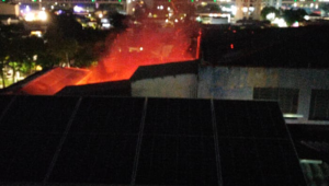 Incêndio em fábrica de tecidos na zona leste de São Paulo