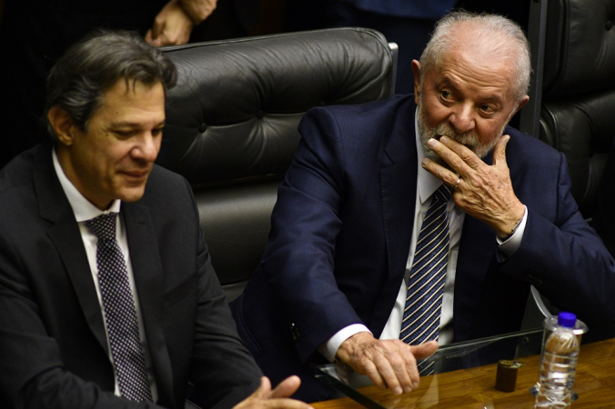 O ministro da Fazenda, Fernando Haddad e o presidente da República Luiz Inácio Lula da Silva (PT) participam da sessão solene de promulgação da Proposta de Emenda à Constituição (PEC) da reforma tributária
