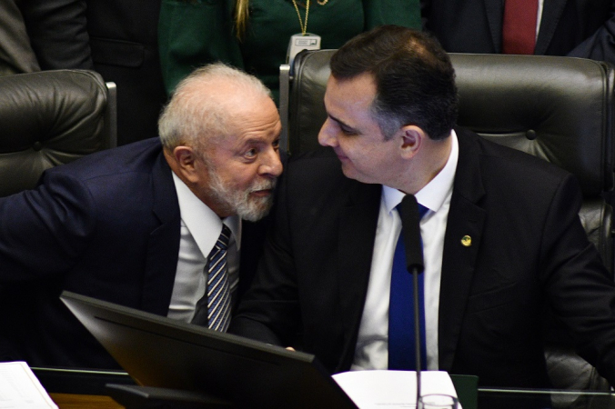 O presidente da República Luiz Inácio Lula da Silva (PT); e o presidente do Senado, Rodrigo Pacheco (PSD-MG); participam da sessão solene de promulgação da Proposta de Emenda à Constituição (PEC) da reforma tributária