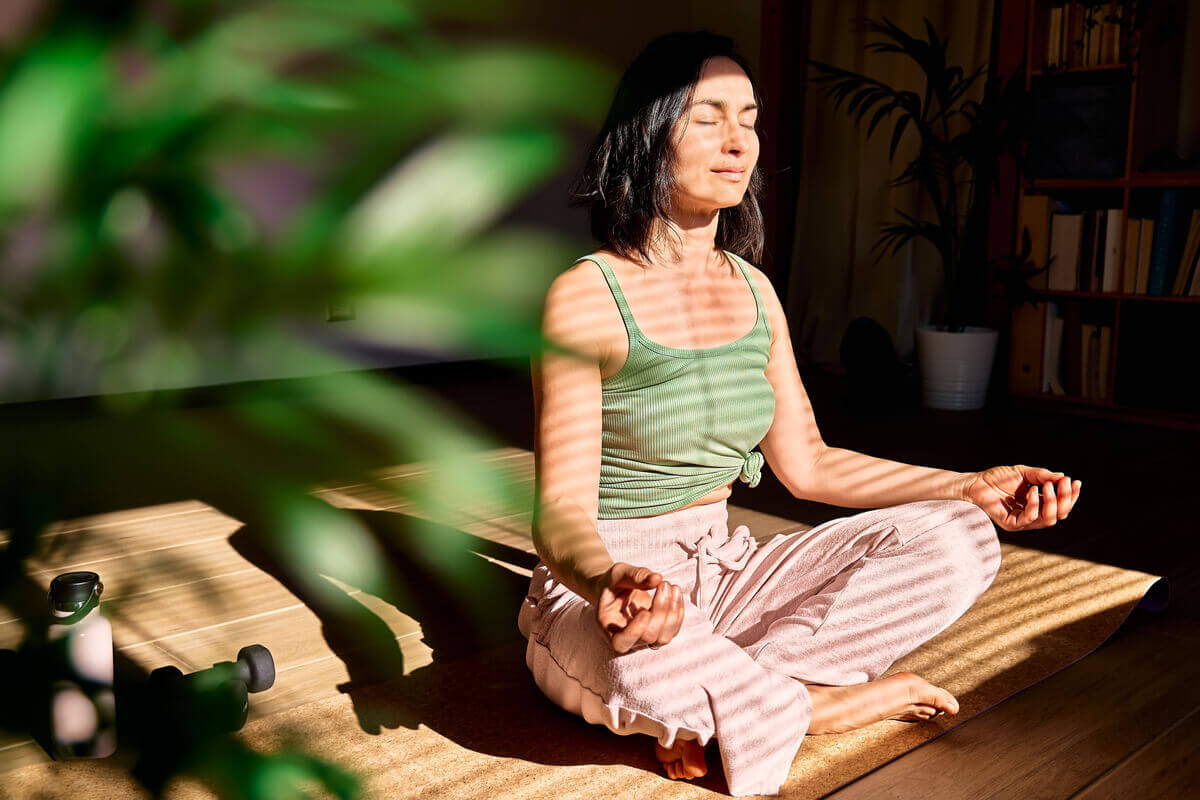 A meditação é um método alternativo que pode ajudar a aliviar os sintomas de cansaço mental 