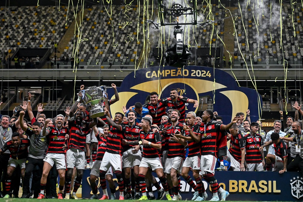 Jogadores do Flamengo celembram título