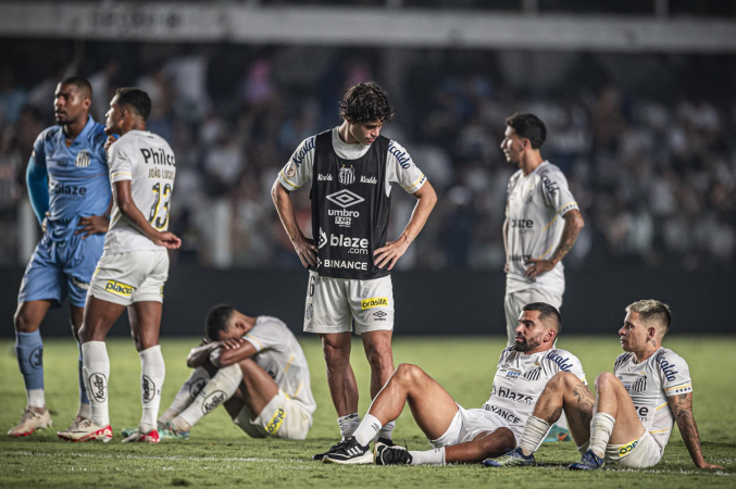 Jogadores do Santos lamentam o primeiro rebaixamento do clube no Brasileirão