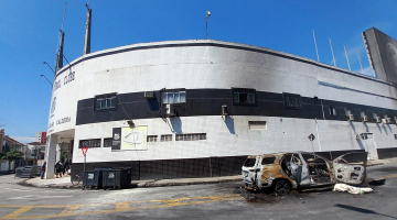 Torcedores invadiram a Vila Belmiro na manhã desta quinta-feira, 7