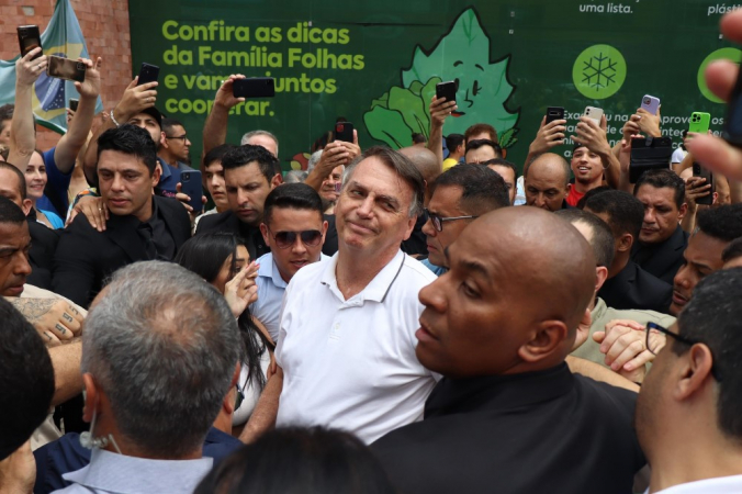 Jair Bolsonaro, no mercado municipal de Curitiba, município do estado do Paraná