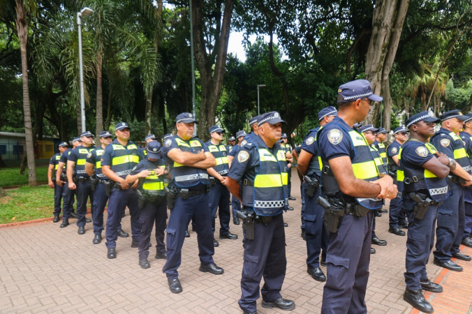 Agentes da Guarda Civil Metropolitana reforçam a segurança no entorno da Praça da República, na região central de São Paulo