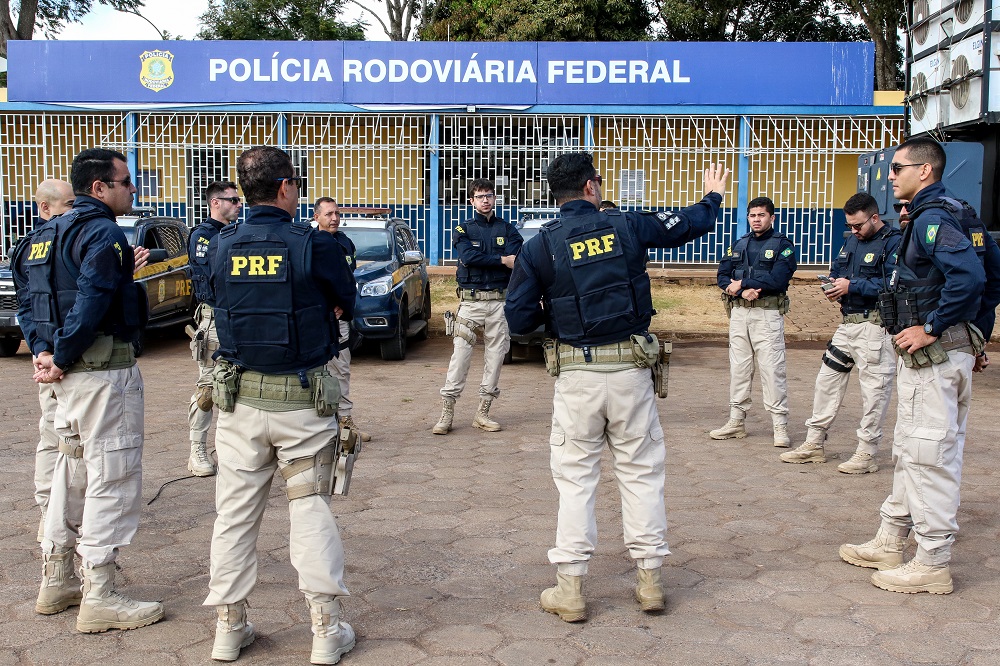 PRF faz ação de conscientização, durante comemoração dos 95 anos da Polícia Rodoviária Federal