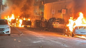 Carros foram incendiados após o rebaixamento do Santos