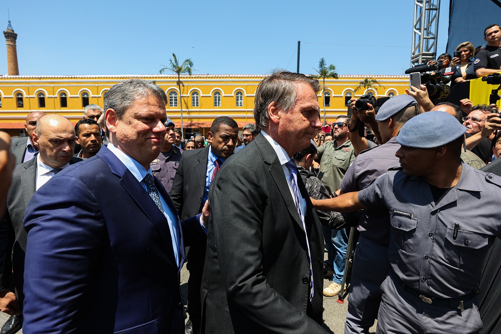 Tarcísio e Jair Bolsonaro durante aniversário da Rota