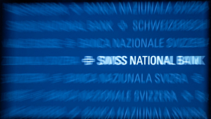 Uma fotografia mostra uma placa do Banco Nacional Suíço (SNB) com efeito de zoom