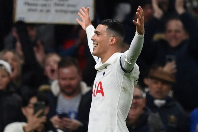 Pedro Porro marcou o gol da vitória do Tottenham sobre o Burnley