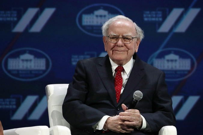 Analista revela como qualquer brasileiro pode se tornar ‘sócio’ de Warren Buffett; entenda