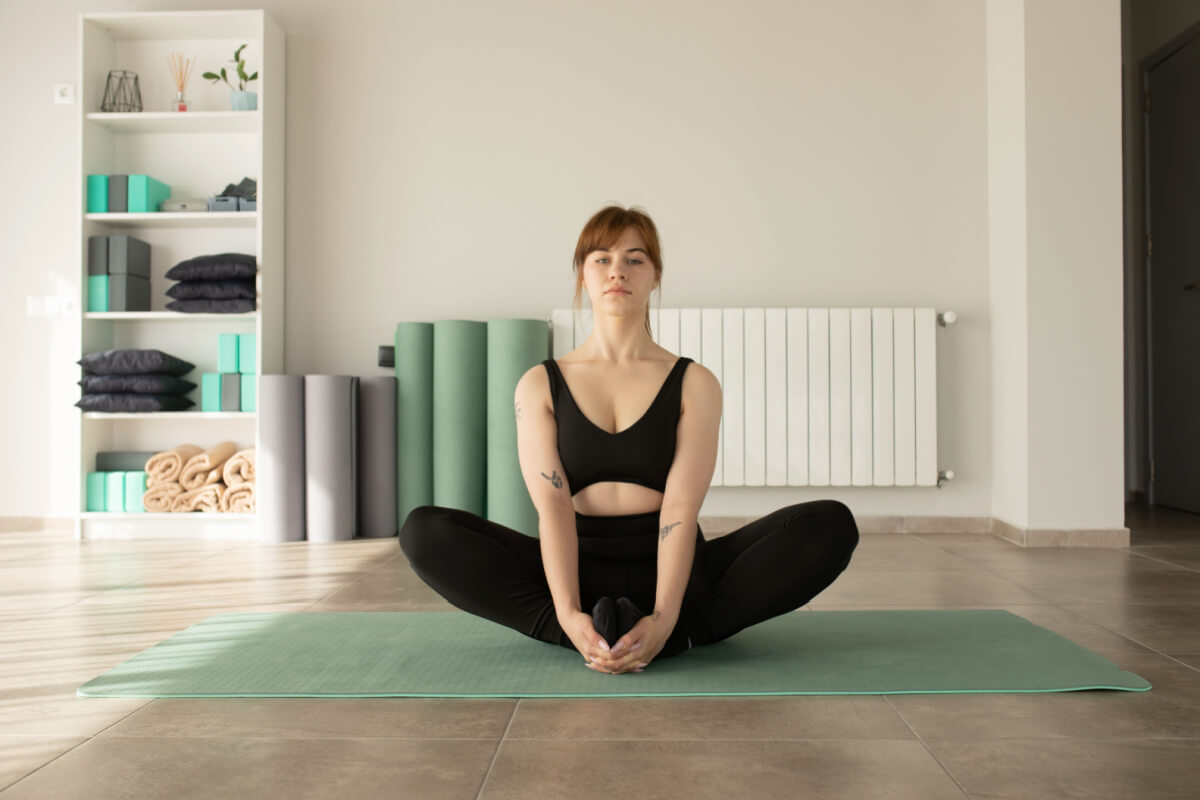 A prática de yoga traz benefícios não apenas à saúde física, como também à saúde mental 