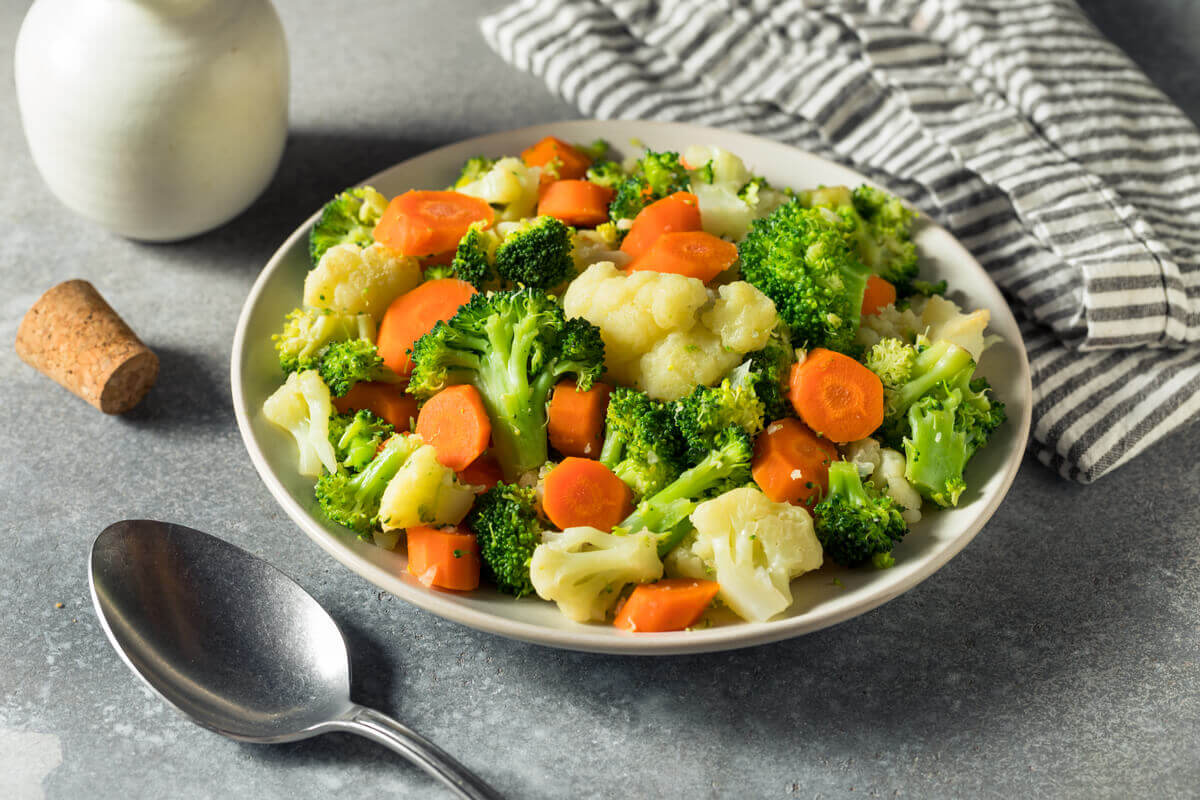 Salada de brócolis e couve-flor