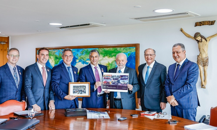 Executivos da GM se reúnem com Lula, Geraldo Alckmin e Rui Costa no Palácio do Planalto