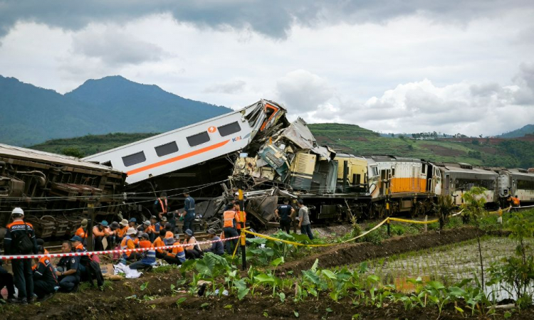 acidente de trem indonésia