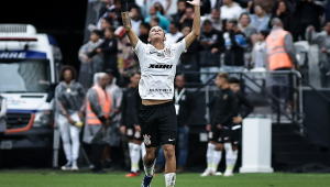 Kayke jogador do Corinthians comemora seu gol durante partida contra o Cruzeiro no estádio Arena Corinthians pelo campeonato Copa São Paulo 2024.