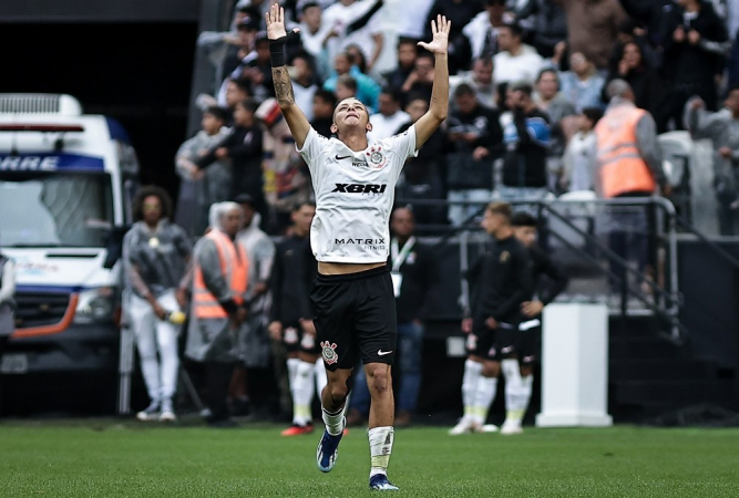 Kayke jogador do Corinthians comemora seu gol durante partida contra o Cruzeiro no estádio Arena Corinthians pelo campeonato Copa São Paulo 2024.