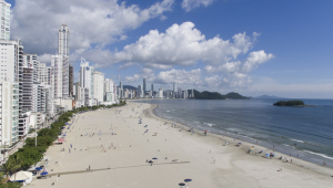 Vista da Praia Central de Balneário Camboriú, em Santa Catarina