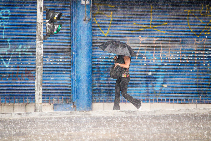Forte chuva atinge a região da Praça do Correio, no centro da cidade de São Paulo