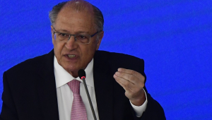 O vice-presidente e ministro do Desenvolvimento, Indústria, Comércio e Serviços, Geraldo Alckmin (PSB), durante a reunião com os membros do Conselho Nacional de Desenvolvimento Industrial (CNDI), em Brasília (DF)