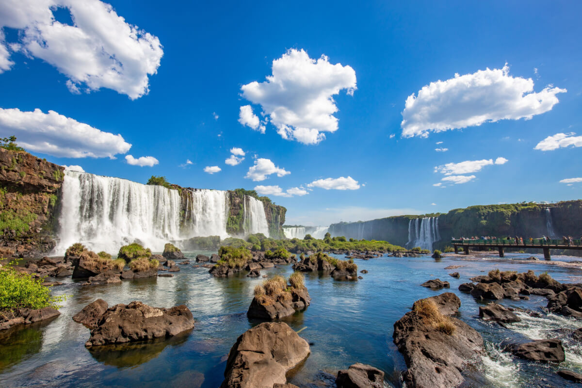 Em 2011, as Cataratas do Iguaçu foram eleitas uma das Sete Maravilhas Naturais do Mundo em um concurso global organizado pela New Open World Corporation 