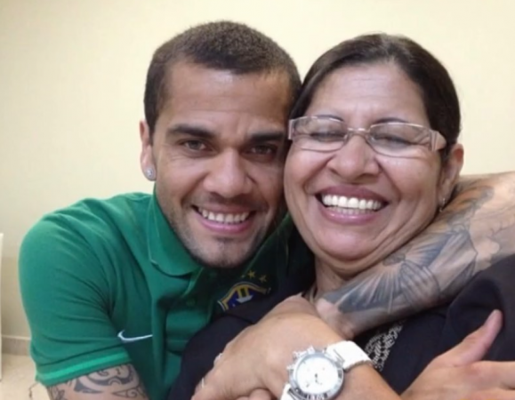 Mãe de Daniel Alves expõe mulher que acusa filho de estupro
