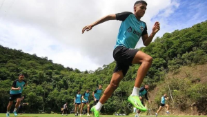 Bernardo Valim durante treino pelo Botafogo