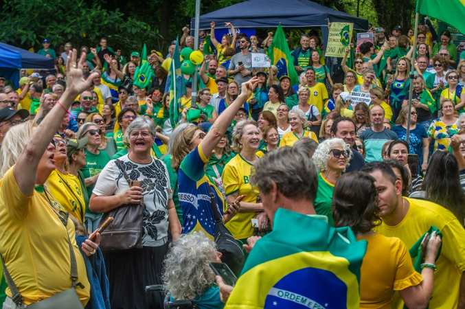 Manifestantes apoiadores do ex-presidente Jair Bolsonaro realizam um protesto contra a indicação do ministro da Justiça e Segurança Pública