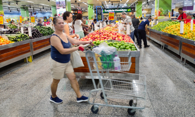 Aumento nos alimentos puxa prévia da inflação para 0,31% em janeiro