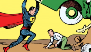 Super Homem levanta carro para salvar homem