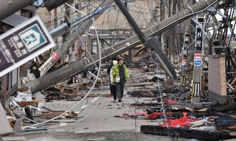 Chuvas dificultam resgate por desaprecidos do terremoto no Japão; mortos chegam a 82