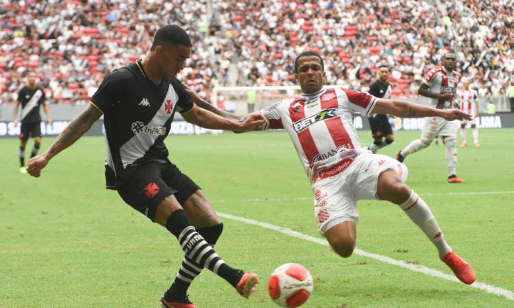 Bangu e Vasco empatam em 2 a 2 em jogo marcado por polêmicas da arbitragem
