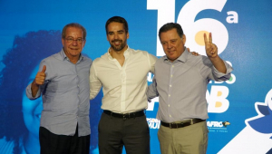 José Aníbal e Eduardo Leite, ex-presidentes do PSDB, parabenizam Marconi Perillo após sua eleição para assumir a presidência do partido