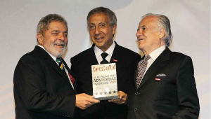 Presidente Lula, o empresário Abílio Diniz (grupo Pão de Açúcar) e o jornalista Mino Carta (revista Carta Capital) durante cerimônia de premiação As Empresas Mais Admiradas no Brasil