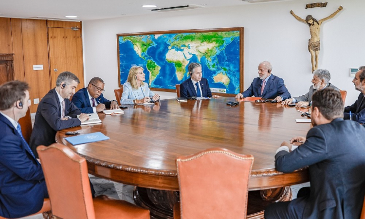 Luiz Inácio Lula da Silva durante reunião com o Secretário de Estado dos Estados Unidos, Antony Blinken,