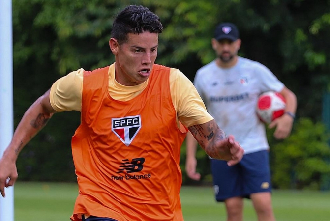 O meia colombiano James Rodríguez em treino do São Paulo no CCT da Barra Funda