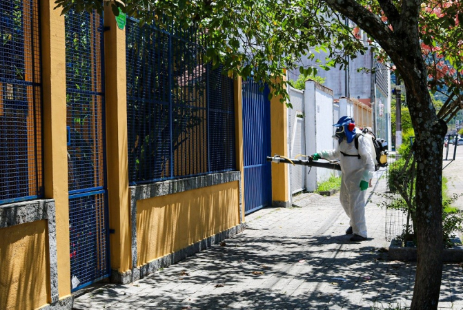 Agentes da Saúde e do controle de zoonoses dão início ao trabalho de Nebulização, em Caraguatatuba(SP), com o objetivo de eliminar o mosquito Aedys aegypti