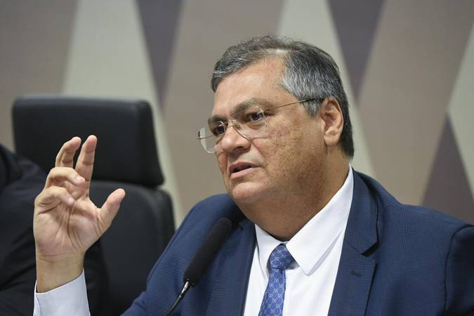 Dino estabelece prazo de 10 dias para Congresso explicar nova norma sobre emendas parlamentares