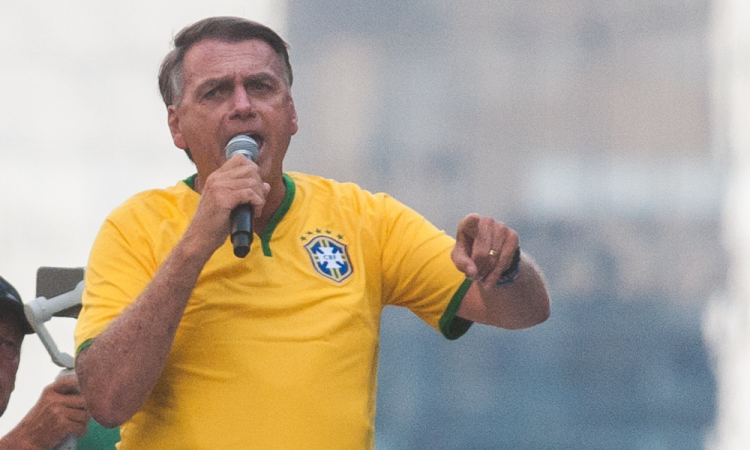 Bolsonaro presta depoimento à PF sobre importunação a baleia nesta terça