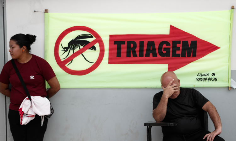 Pacientes aguardam para triagem