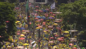 Manifestantes iniciam concentração na Avenida Paulista para ato pró-Bolsonaro