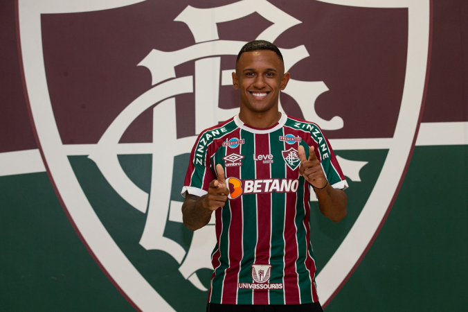 Marquinhos com a camisa do Fluminense